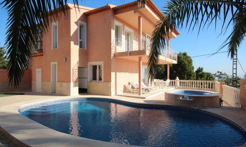 Schöne und sehr geräumige Villa, mit weitem Blick auf Calpe und den berühmten Ifach-Felsen