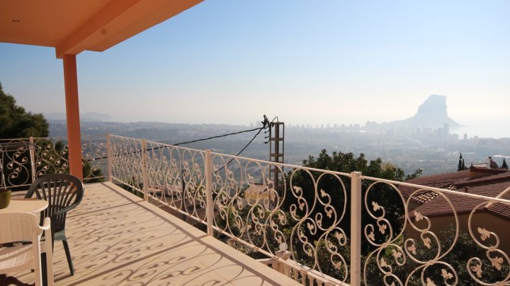 Schöne und sehr geräumige Villa, mit weitem Blick auf Calpe und den berühmten Ifach-Felsen