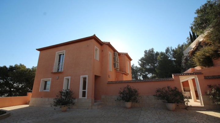 Schöne und sehr geräumige Villa, mit weitem Blick auf Calpe und den berühmten Ifach-Felsen