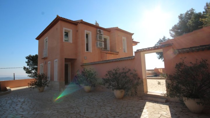 Schöne und sehr geräumige Villa, mit weitem Blick auf Calpe und den berühmten Ifach-Felsen