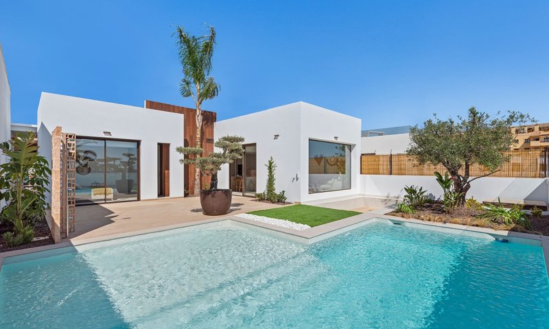 Villen mit 3 Schlafzimmern, 2 Bädern, Vorinstallation Klimaanlage, Privatpool und Meerblick direkt am Golfplatz von La Serena Golf