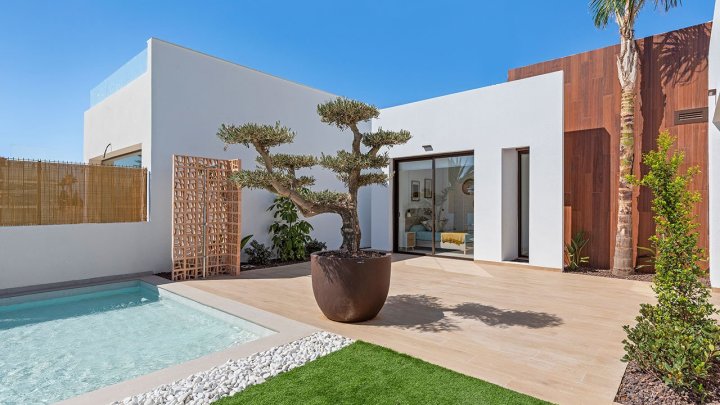 Villen mit 3 Schlafzimmern, 2 Bädern, Vorinstallation Klimaanlage, Privatpool und Meerblick direkt am Golfplatz von La Serena Golf