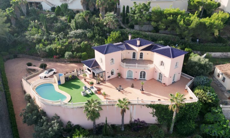 Fantastische Villa mit Meerblick, 5 Schlafzimmern, 4 Bädern, Privatpool und Garage