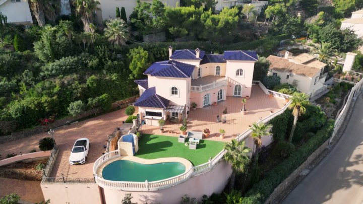 Fantastische Villa mit Meerblick, 5 Schlafzimmern, 4 Bädern, Privatpool und Garage