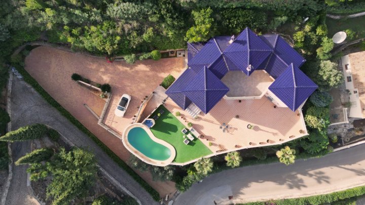 Fantastische Villa mit Meerblick, 5 Schlafzimmern, 4 Bädern, Privatpool und Garage