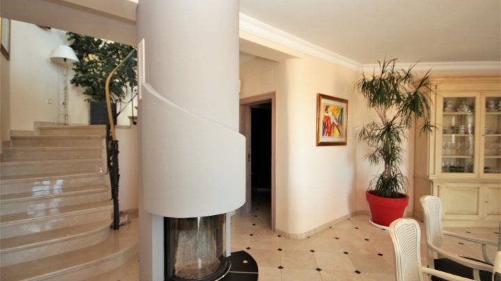 Fantastische Villa mit Meerblick, 5 Schlafzimmern, 4 Bädern, Privatpool und Garage