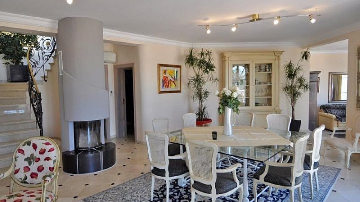 Fantastische Villa mit Meerblick, 5 Schlafzimmern, 4 Bädern, Privatpool und Garage