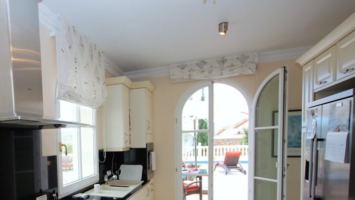 Fantastische Villa mit Meerblick, 5 Schlafzimmern, 4 Bädern, Privatpool und Garage