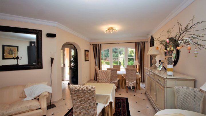 Fantastische Villa mit Meerblick, 5 Schlafzimmern, 4 Bädern, Privatpool und Garage