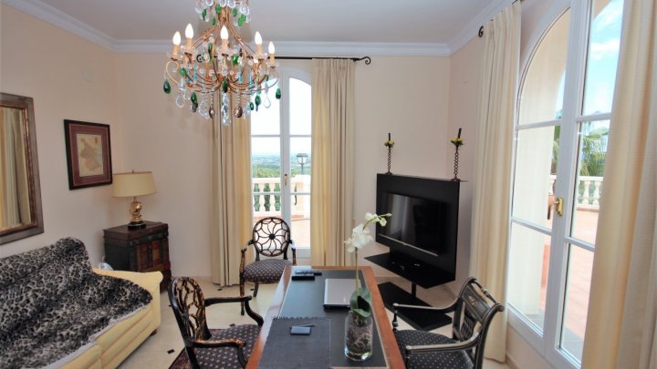 Fantastische Villa mit Meerblick, 5 Schlafzimmern, 4 Bädern, Privatpool und Garage