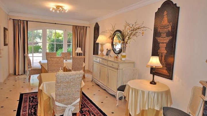 Fantastische Villa mit Meerblick, 5 Schlafzimmern, 4 Bädern, Privatpool und Garage