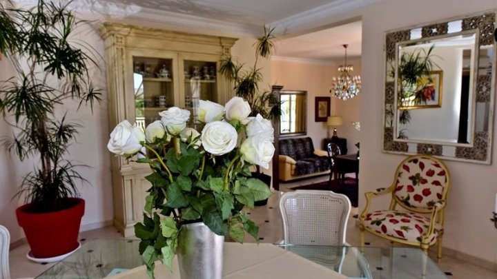 Fantastische Villa mit Meerblick, 5 Schlafzimmern, 4 Bädern, Privatpool und Garage