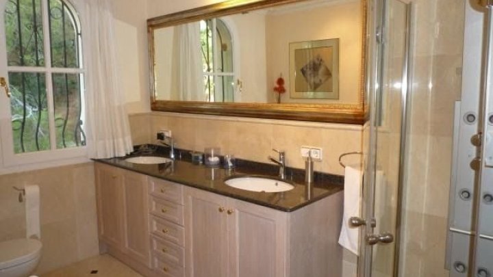 Fantastische Villa mit Meerblick, 5 Schlafzimmern, 4 Bädern, Privatpool und Garage