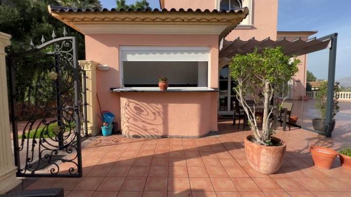 Fantastische Villa mit Meerblick, 5 Schlafzimmern, 4 Bädern, Privatpool und Garage