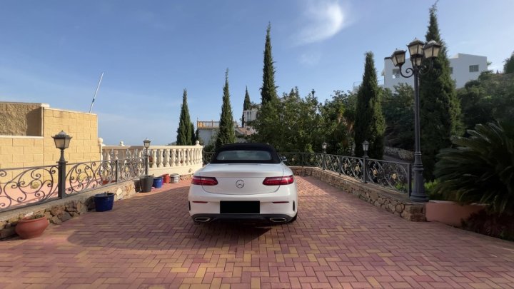 Fantastische Villa mit Meerblick, 5 Schlafzimmern, 4 Bädern, Privatpool und Garage