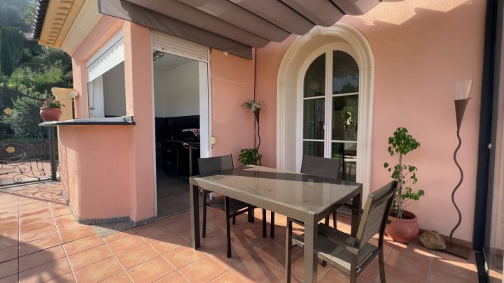 Fantastische Villa mit Meerblick, 5 Schlafzimmern, 4 Bädern, Privatpool und Garage