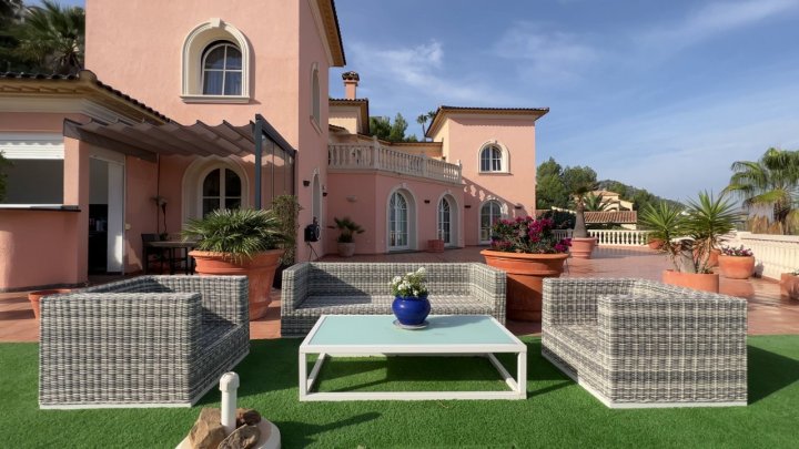 Fantastische Villa mit Meerblick, 5 Schlafzimmern, 4 Bädern, Privatpool und Garage