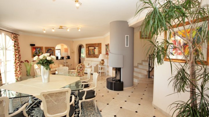 Fantastische Villa mit Meerblick, 5 Schlafzimmern, 4 Bädern, Privatpool und Garage