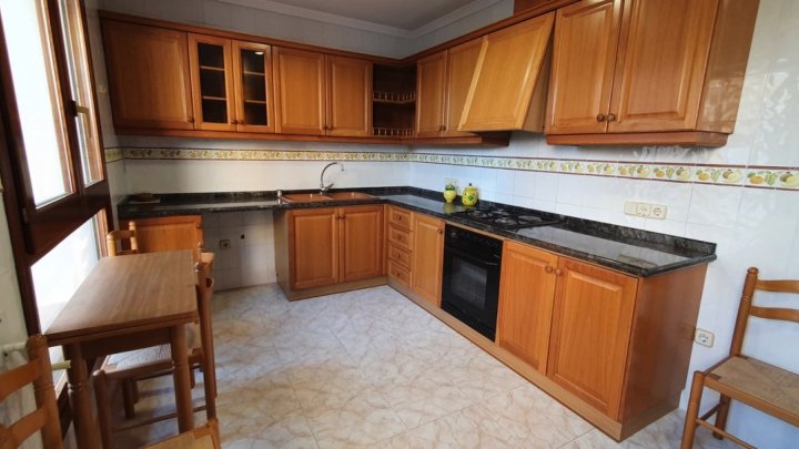 Gepflegte Villa mit 4 Schlafzimmern, 3 Badezimmern und Privatpool in hervorragender Wohnlage