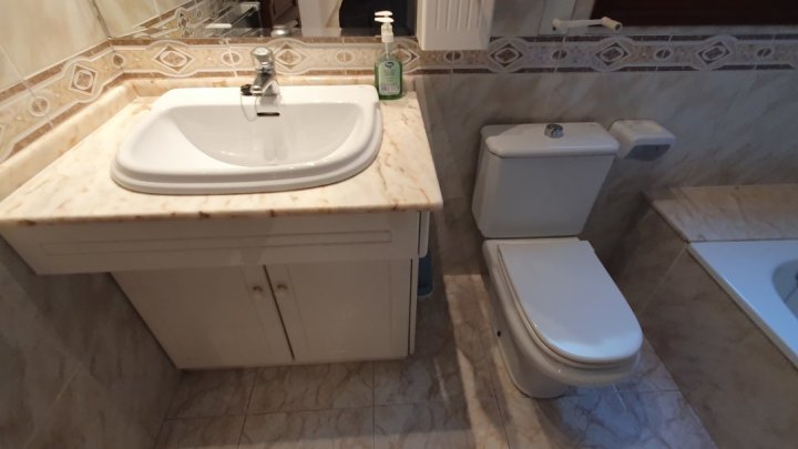 Gepflegte Villa mit 4 Schlafzimmern, 3 Badezimmern und Privatpool in hervorragender Wohnlage