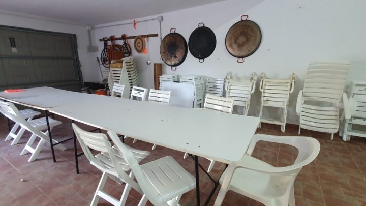 Gepflegte Villa mit 4 Schlafzimmern, 3 Badezimmern und Privatpool in hervorragender Wohnlage