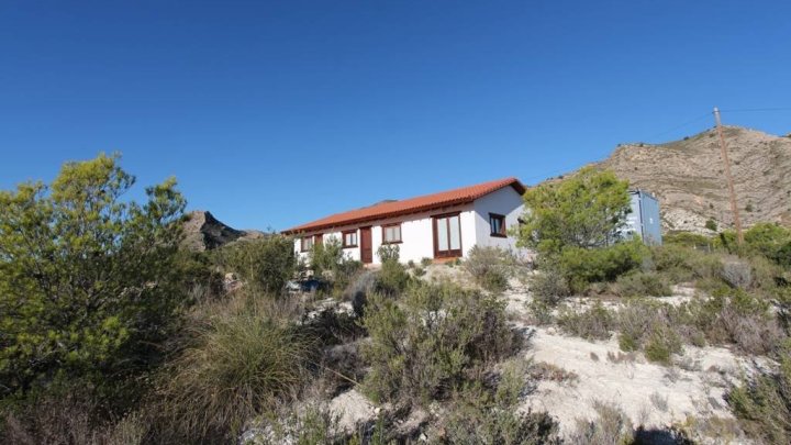 Villa angrenzend an ein Naturschutzgebiet, traumhaftem Panoramablick auf Küste und Berge 