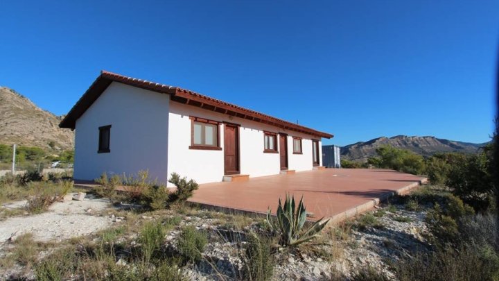 Villa angrenzend an ein Naturschutzgebiet, traumhaftem Panoramablick auf Küste und Berge 