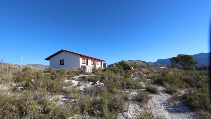 Villa angrenzend an ein Naturschutzgebiet, traumhaftem Panoramablick auf Küste und Berge 