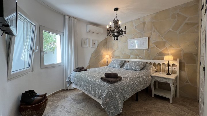 Schön renovierte 3 Schlafzimmer-Villa mit neuem Privatpool in bevorzugtem Wohngebiet