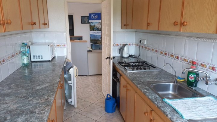 Großzügige Villa mit 6 Schlafzimmern, 2 Bädern und Meerblick ODER oben wohnen und unten arbeiten!