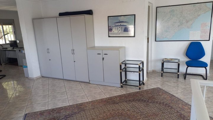Großzügige Villa mit 6 Schlafzimmern, 2 Bädern und Meerblick ODER oben wohnen und unten arbeiten!