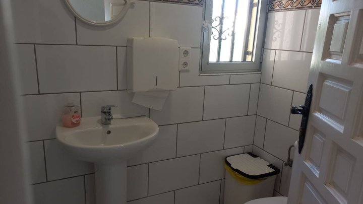 Großzügige Villa mit 6 Schlafzimmern, 2 Bädern und Meerblick ODER oben wohnen und unten arbeiten!