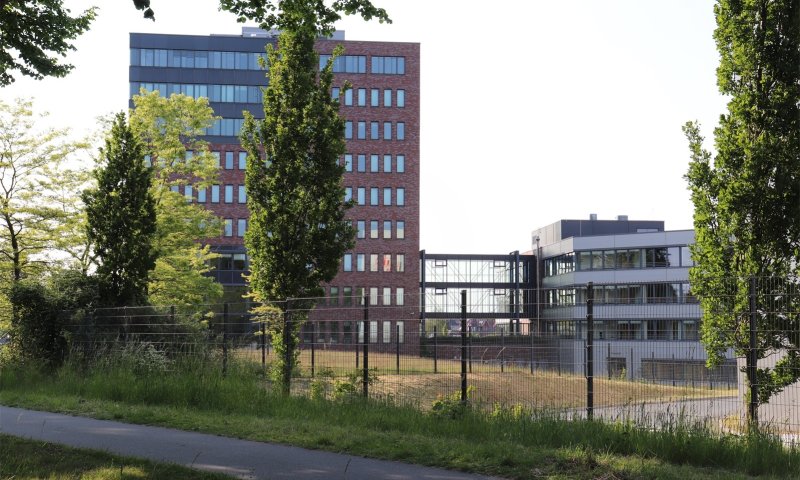 Bei Rendsburg: 1-A Kanalblick, repräsentative Büroflächen! OTTO STÖBEN!