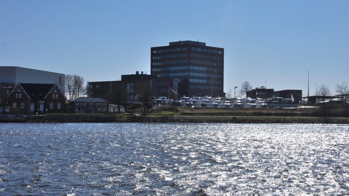 Bei Rendsburg: 1-A Kanalblick, repräsentative Büroflächen! OTTO STÖBEN!