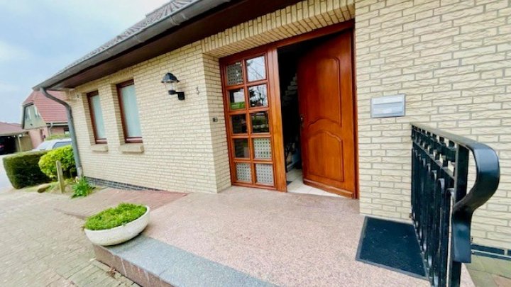 Einfamilienhaus mit möglicher Wohnung im OG! Beliebte Lage in Wilster! Otto Stöben GmbH