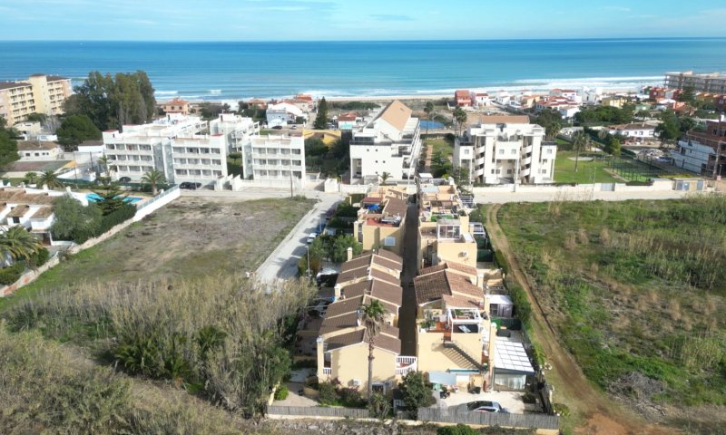 Strandnahes Apartment mit Balkon in Les Deveses