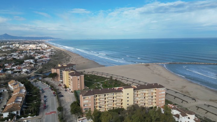 Strandnahes Apartment mit Balkon in Les Deveses