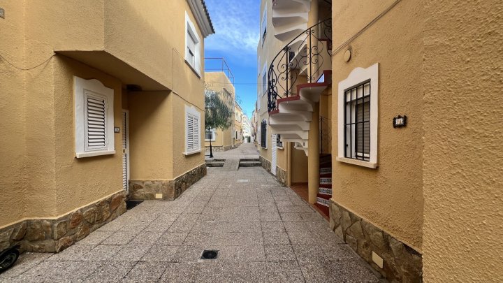 Strandnahes Apartment mit Balkon in Les Deveses