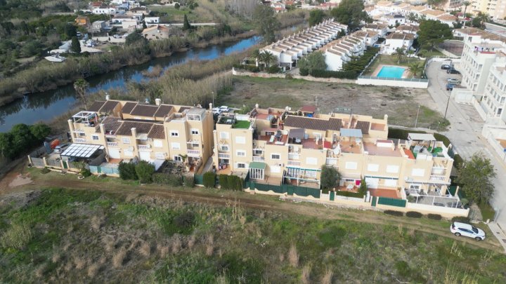 Strandnahes Apartment mit Balkon in Les Deveses