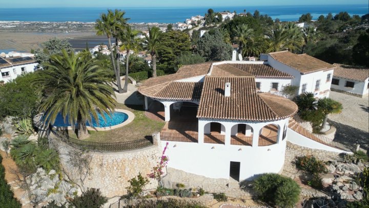 Exklusive Villa im Finca-Stil mit traumhaften Panoramablick, Pool und luxuriösem Gartenparadies am Monte Pego