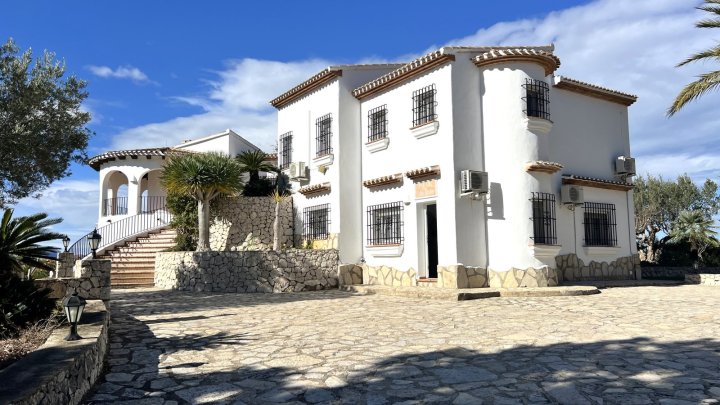 Exklusive Villa im Finca-Stil mit traumhaften Panoramablick, Pool und luxuriösem Gartenparadies am Monte Pego