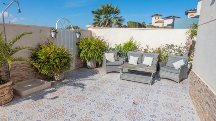 Villa mit 4 Schlafzimmern, 3 Bädern und Privatpool in Playa Flamenca