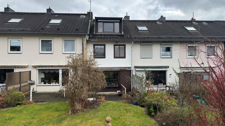 Kiel-Hasseldieksdamm - RMH mit Garten und Garage zu verkaufen! OTTO STÖBEN GmbH