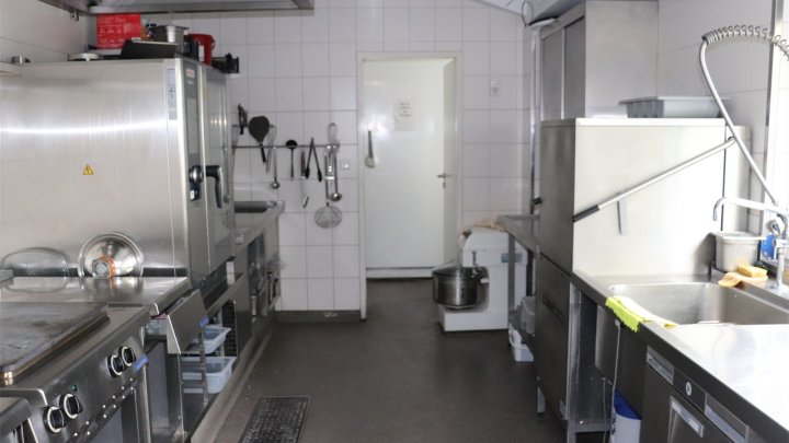 Rarity! Gastrofläche direkt über der Tankstelle! Optimal für ein Lieferservice! OTTO STÖBEN!