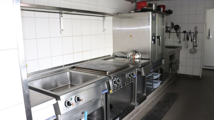 Rarity! Gastrofläche direkt über der Tankstelle! Optimal für ein Lieferservice! OTTO STÖBEN!