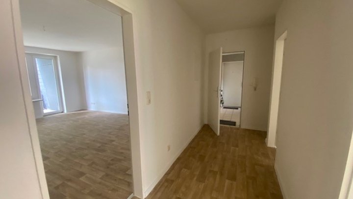 Frisch renovierte 4 Zi-Whg im EG + Balkon + Gäste-WC + Kellerraum in Brunsbüttel Otto Stöben GmbH