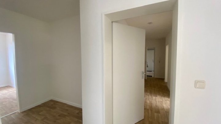 Frisch renovierte 4 Zi-Whg im EG + Balkon + Gäste-WC + Kellerraum in Brunsbüttel Otto Stöben GmbH