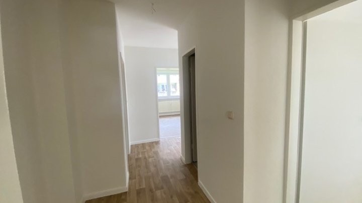 Frisch renovierte 4 Zi-Whg im EG + Balkon + Gäste-WC + Kellerraum in Brunsbüttel Otto Stöben GmbH