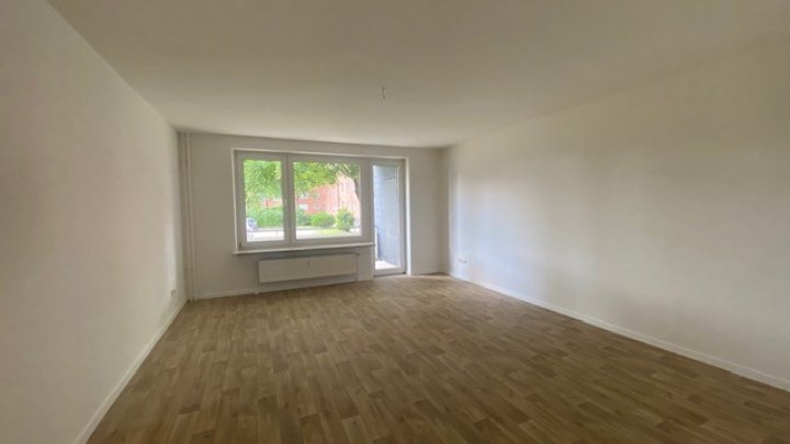 Frisch renovierte 4 Zi-Whg im EG + Balkon + Gäste-WC + Kellerraum in Brunsbüttel Otto Stöben GmbH