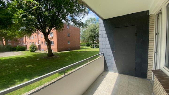 Frisch renovierte 4 Zi-Whg im EG + Balkon + Gäste-WC + Kellerraum in Brunsbüttel Otto Stöben GmbH